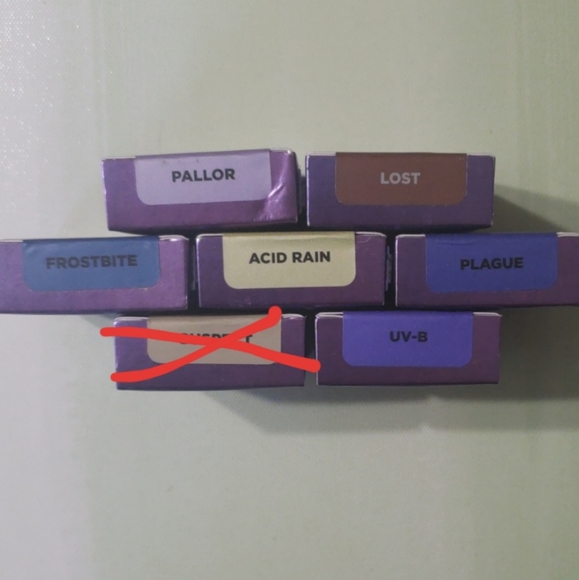 6 Urban Decay Eyeshadows - Picture 2 of 5